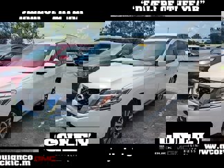 Used 2016 Nissan Pathfinder SV image 1
