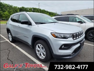 Used 2024 Jeep Compass Latitude image 1