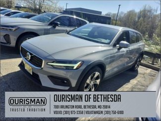 Used 2024 Volvo V60 B5 Cross Country Plus image 1