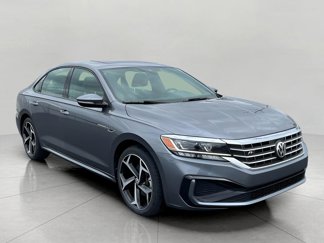 Used 2021 Volkswagen Passat 2.0T R-Line image 1