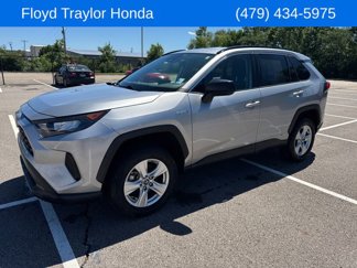 Used 2020 Toyota RAV4 LE image 1