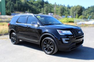 Used 2017 Ford Explorer XLT image 1