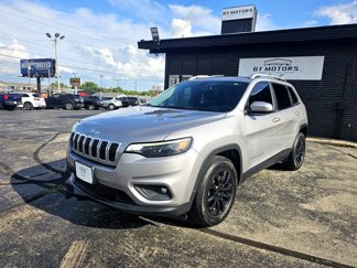 Used 2019 Jeep Cherokee Latitude w/ Popular Appearance Group image 1