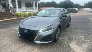 Used 2024 Nissan Altima 2.5 SV image 1