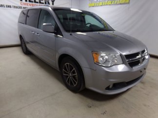 Used 2017 Dodge Grand Caravan SXT image 1