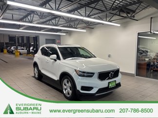 Used 2020 Volvo XC40 T5 Momentum image 1
