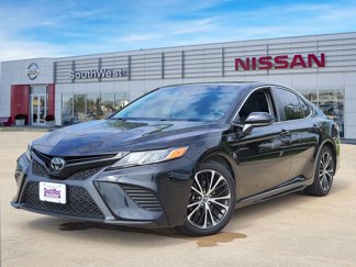 Used 2018 Toyota Camry SE image 1