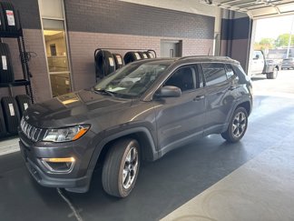Used 2020 Jeep Compass Limited image 1