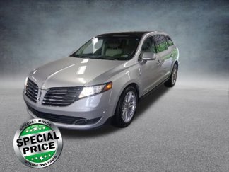 Used 2019 Lincoln MKT AWD image 1