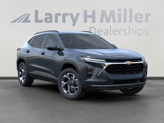 New 2025 Chevrolet Trax LT w/ Driver Confidence Package image 1