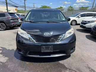 Used 2017 Toyota Sienna LE image 1