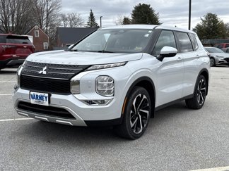 Used 2023 Mitsubishi Outlander SE image 1