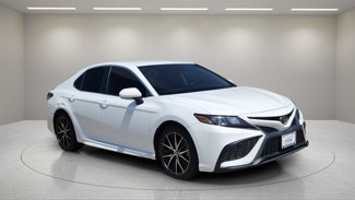 Used 2022 Toyota Camry SE image 1