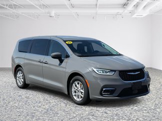 Used 2023 Chrysler Pacifica Touring-L image 1