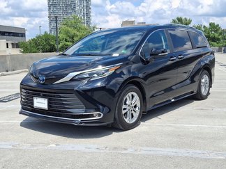 Used 2024 Toyota Sienna Platinum image 1