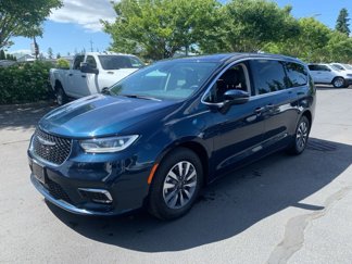 Used 2023 Chrysler Pacifica Touring-L image 1
