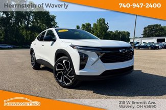 Used 2025 Chevrolet Trax RS w/ Sunroof Package image 1