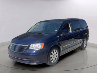 Used 2015 Chrysler Town & Country Touring image 1