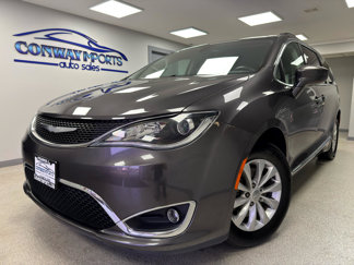 Used 2017 Chrysler Pacifica Touring-L image 1