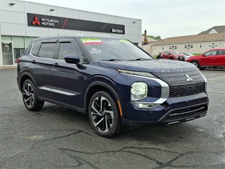 Used 2022 Mitsubishi Outlander SE image 1
