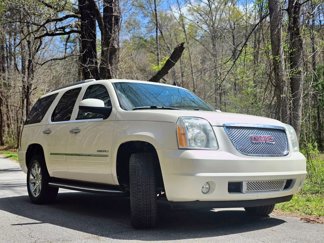 Used 2011 GMC Yukon Denali image 1