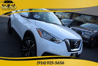 Used 2019 Nissan Kicks SV image 1