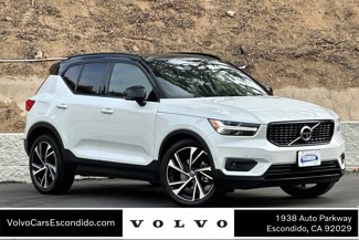 Used 2019 Volvo XC40 T5 R-Design image 1