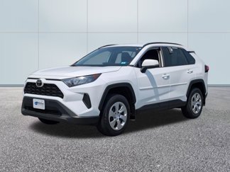 Used 2021 Toyota RAV4 LE image 1