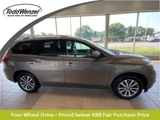 Used 2014 Nissan Pathfinder SV image 1