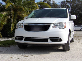 Used 2016 Chrysler Town & Country Touring image 1