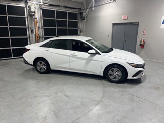 New 2025 Hyundai Elantra SE image 1