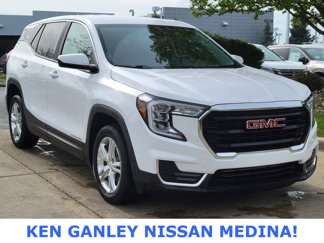 Used 2022 GMC Terrain SLE image 1