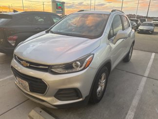 Used 2018 Chevrolet Trax LT w/ LT Convenience Package image 1
