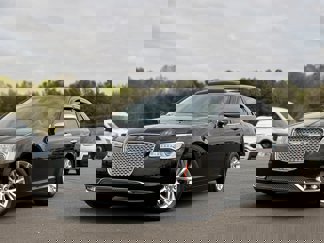 Used 2018 Chrysler 300 Touring L image 1