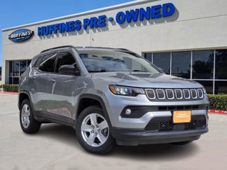 Used 2022 Jeep Compass Latitude image 1