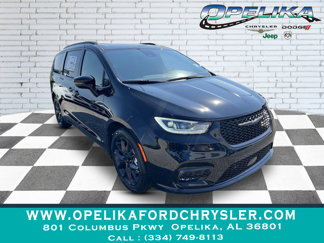 New 2025 Chrysler Pacifica Limited image 1