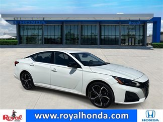 Used 2023 Nissan Altima 2.5 SR image 1