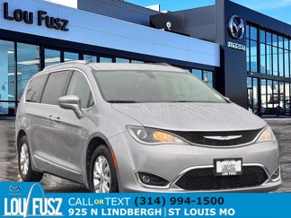 Used 2018 Chrysler Pacifica Touring-L image 1