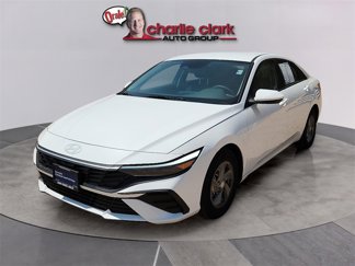 Used 2025 Hyundai Elantra SE image 1