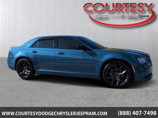 Certified 2022 Chrysler 300 Touring w/ Sport Appearance Package image 1