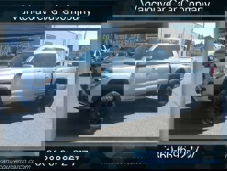 Used 2017 Toyota Tacoma TRD Off-Road image 1