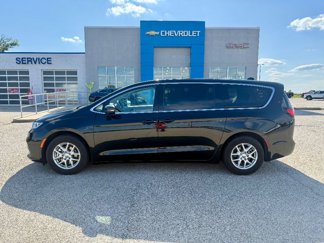 Used 2023 Chrysler Pacifica Touring-L image 1
