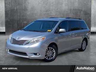 Used 2015 Toyota Sienna XLE Premium image 1