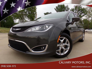 Used 2019 Chrysler Pacifica Touring Plus w/ Tire & Wheel Group image 1