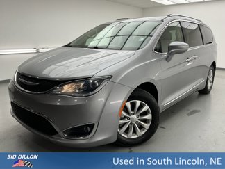 Used 2018 Chrysler Pacifica Touring-L w/ Premium Audio Group image 1