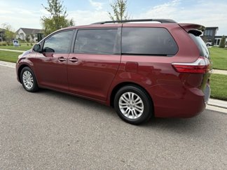 Used 2016 Toyota Sienna XLE image 1