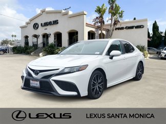 Used 2023 Toyota Camry SE image 1