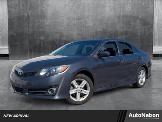 Used 2014 Toyota Camry SE image 1