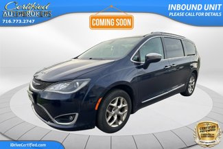 Used 2017 Chrysler Pacifica Limited image 1
