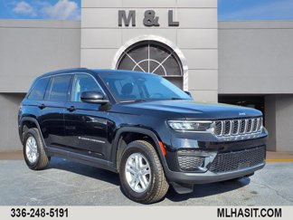 Certified 2023 Jeep Grand Cherokee Laredo image 1